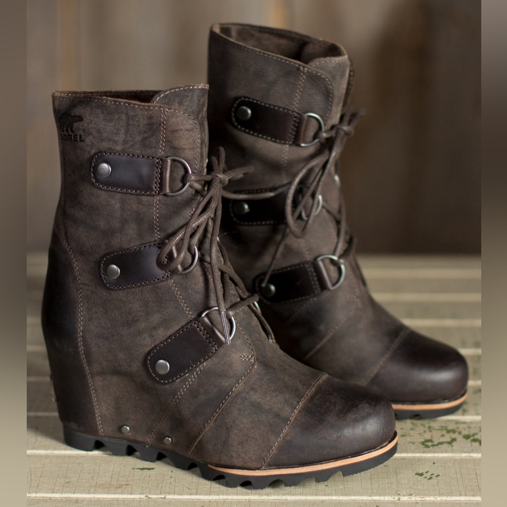 Women’s Sorel Joan of Arctic Wedge Mid Waterproof Leather Boots - size 7.5